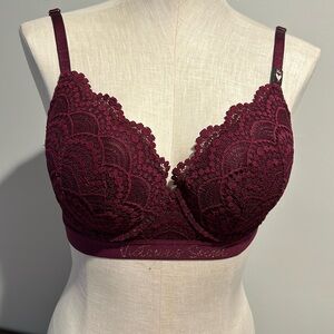 Victoria’s Secret burgundy demi lace bra, size 36C 🌺
